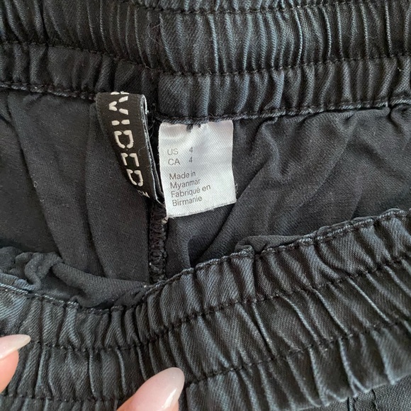 Loose black shorts - Picture 2 of 2